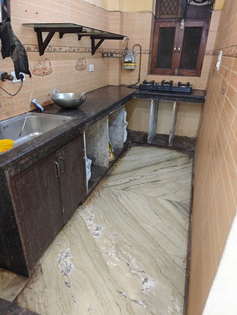 Kitchen, paschim vihar 2 Bedroom 84 Sq.Yd. Builder Floor In Paschim Vihar Delhi 10759074
