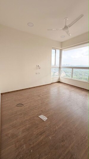 Room in 1 BHK Apartment at Group Satellite Elegance, Goregaon East – for Rent