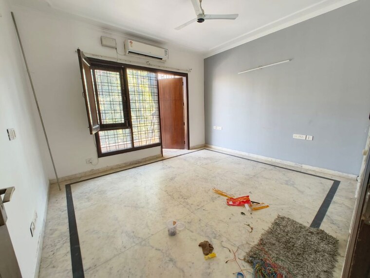 Room, sector 52 3 Bedroom 120 Sq.Yd. Builder Floor In Sector 52 Gurgaon 10759102