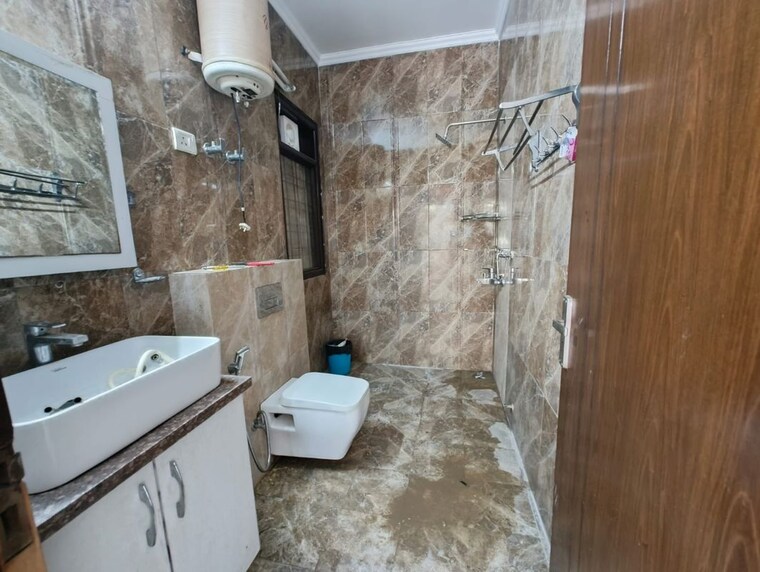 Attached Bathroom, sector 52 3 Bedroom 120 Sq.Yd. Builder Floor In Sector 52 Gurgaon 10759102