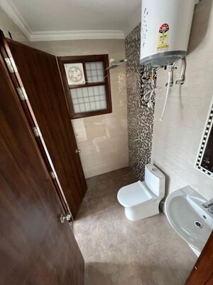 Attached Bathroom in 3 BHK Builder Floor at Sector 52 – for Rent