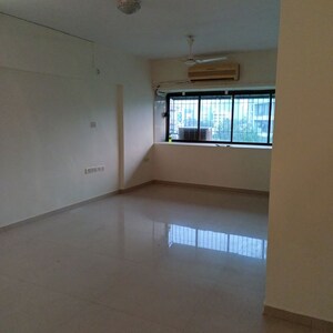 Room in 3 BHK Apartment at Roop Darshani, Juhu Road – for Rent