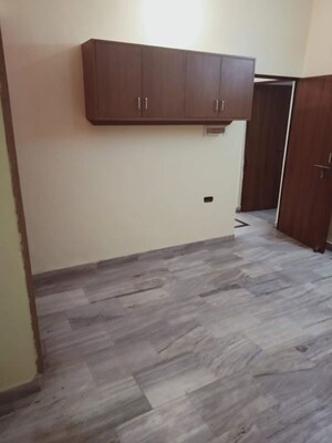 Room in 6+ BHK Independent House at Sector 1 – for Rent