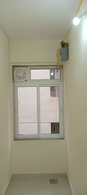 Room in 2 BHK Apartment at Kelkar Wadi – for Rent
