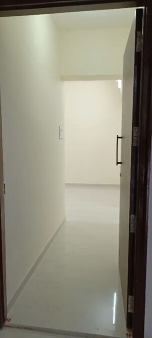 Room in 2 BHK Apartment at Kelkar Wadi – for Rent
