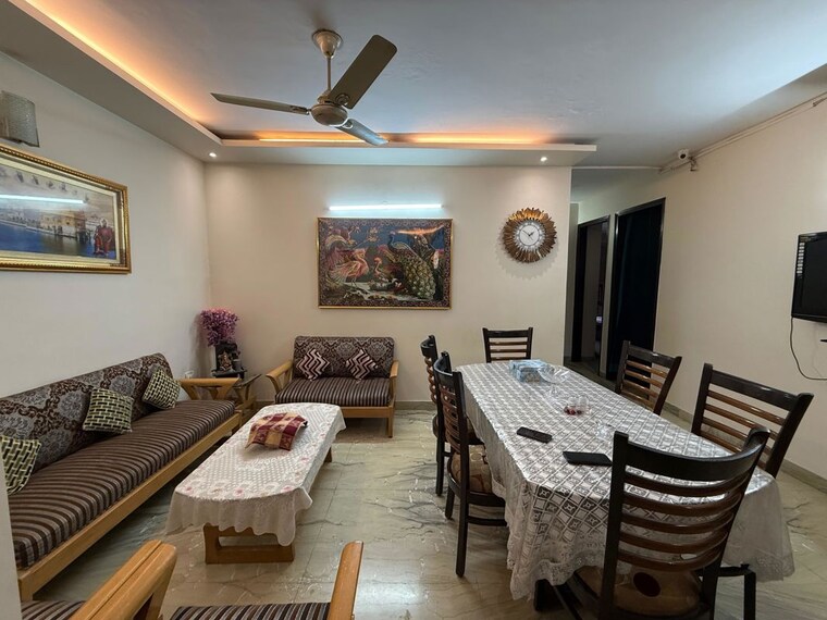 Living Room, paschim vihar 3 Bedroom 200 Sq.Yd. Builder Floor In Paschim Vihar Delhi 10759163