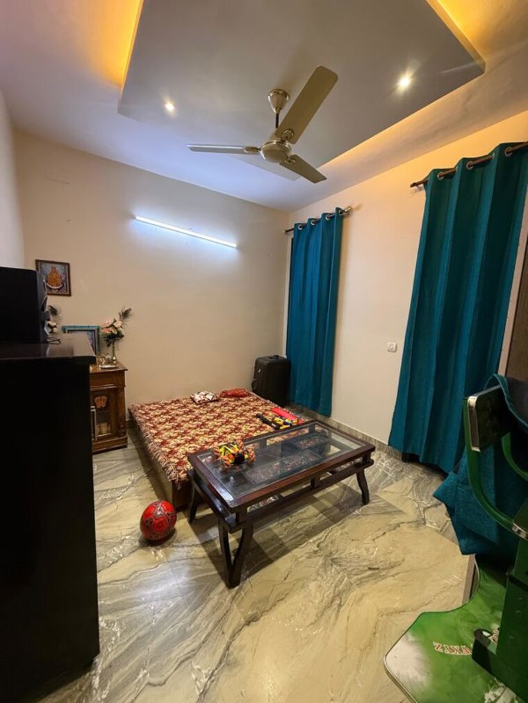 Bedroom, paschim vihar 3 Bedroom 200 Sq.Yd. Builder Floor In Paschim Vihar Delhi 10759163