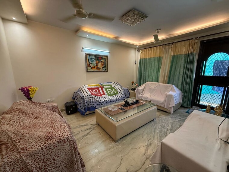 Living Room, paschim vihar 3 Bedroom 200 Sq.Yd. Builder Floor In Paschim Vihar Delhi 10759163