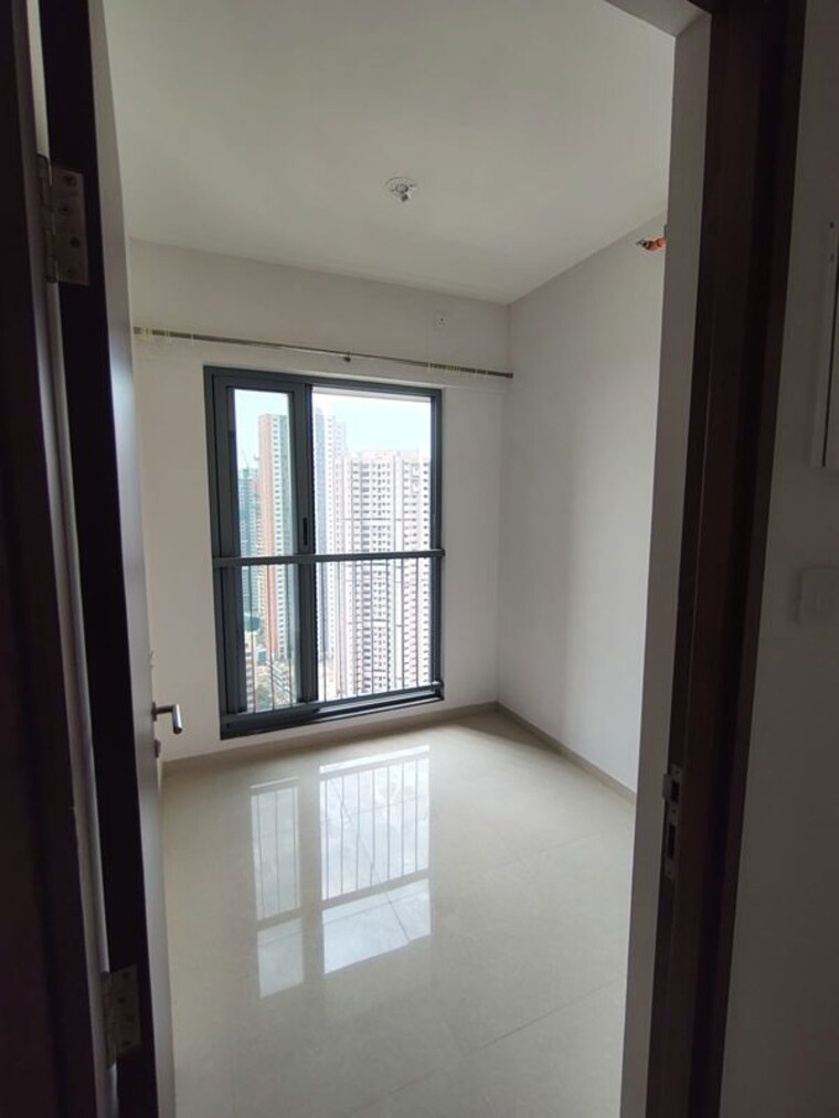 Room, kalpataru-elitus 1.5 Bedroom 500 Sq.Ft. Apartment In Mulund West Mumbai 10759205