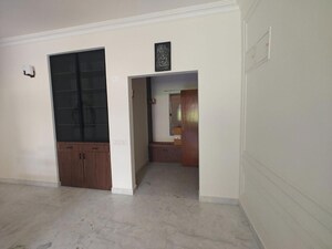 Room in 4 BHK Apartment at Halasuru – for Rent