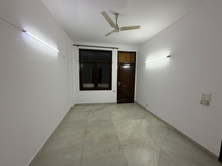 Room, nehru enclave 4 Bedroom 250 Sq.Yd. Builder Floor In Nehru Enclave Delhi 10759260