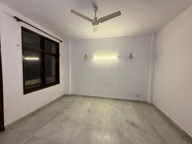 Room, nehru enclave 4 Bedroom 250 Sq.Yd. Builder Floor In Nehru Enclave Delhi 10759260