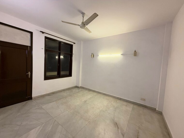 Room, nehru enclave 4 Bedroom 250 Sq.Yd. Builder Floor In Nehru Enclave Delhi 10759260