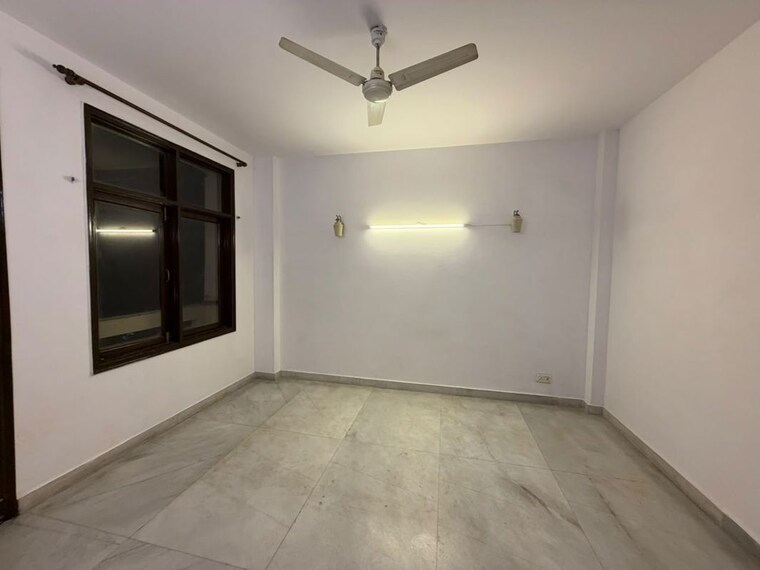 Room, nehru enclave 4 Bedroom 250 Sq.Yd. Builder Floor In Nehru Enclave Delhi 10759260