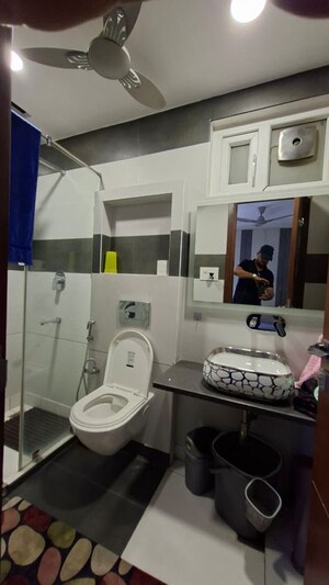 Team Area in 3 BHK Builder Floor at Green Park – for Rent