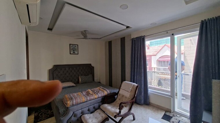 Living Room, green park 3 Bedroom 200 Sq.Yd. Builder Floor In Green Park Delhi 10759269
