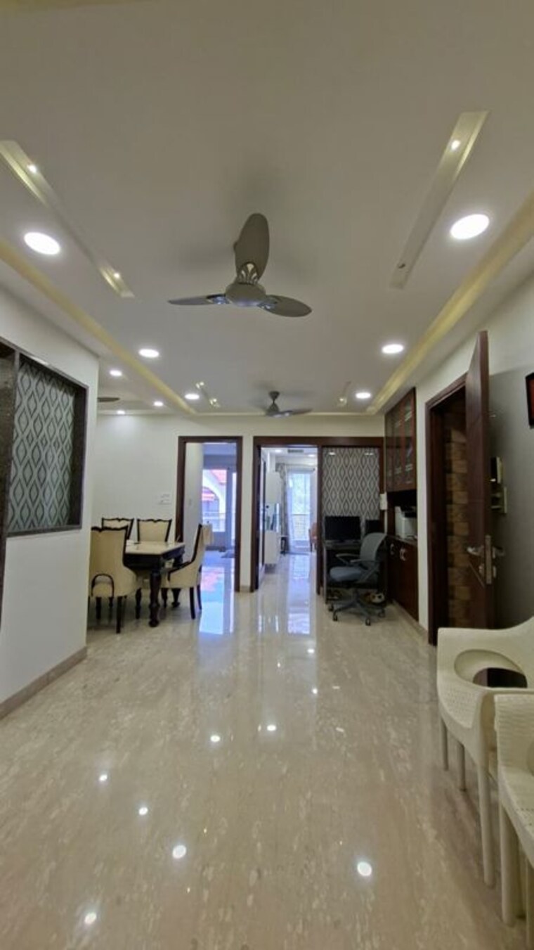 Living Room, green park 3 Bedroom 200 Sq.Yd. Builder Floor In Green Park Delhi 10759269