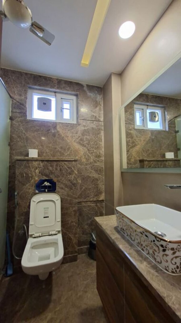 Bathroom, green park 3 Bedroom 200 Sq.Yd. Builder Floor In Green Park Delhi 10759269