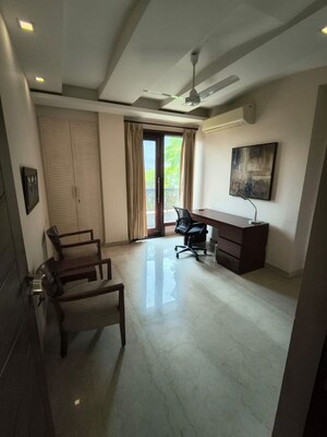 Gym in 3 BHK Builder Floor at Defence Colony – for Rent
