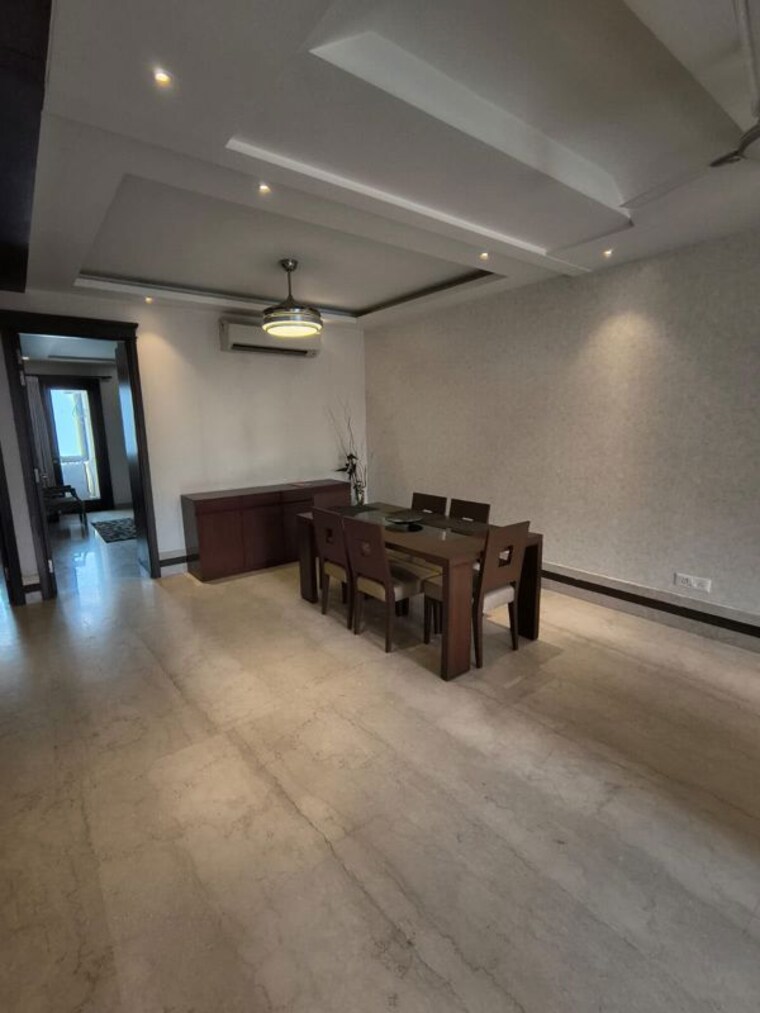  Parking, defence colony 3 Bedroom 217 Sq.Yd. Builder Floor In Defence Colony Delhi 10759275