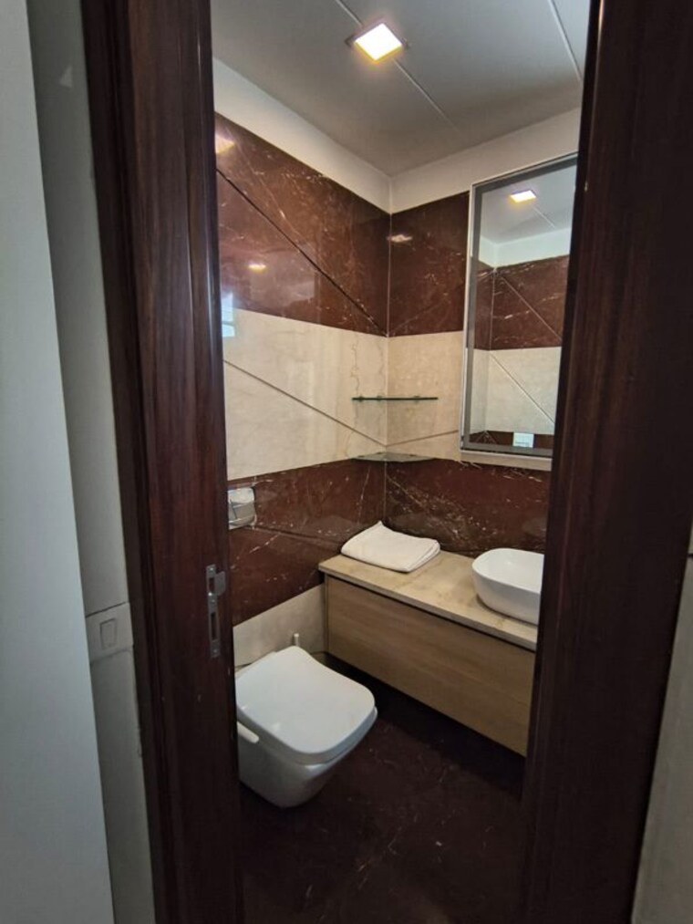 Bathroom, defence colony 3 Bedroom 217 Sq.Yd. Builder Floor In Defence Colony Delhi 10759275