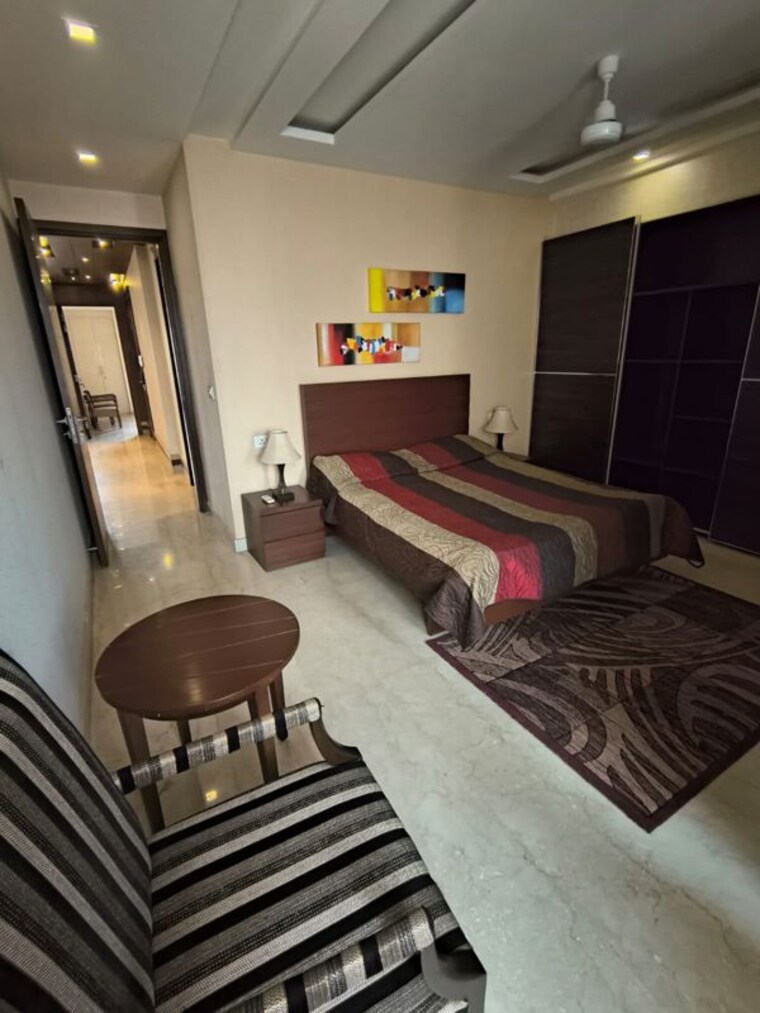 Living Room, defence colony 3 Bedroom 217 Sq.Yd. Builder Floor In Defence Colony Delhi 10759275