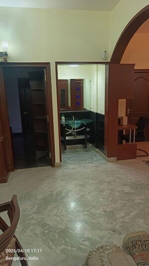 Living Room in 3 BHK Apartment at Benson Town – for Rent