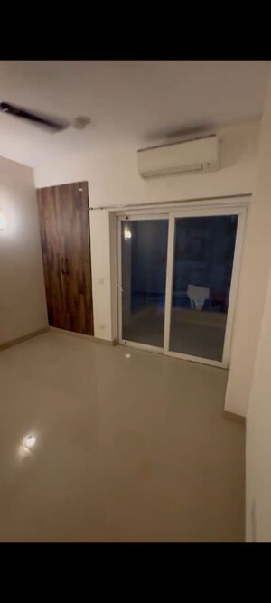 Room in 3.5 BHK Apartment at Spaze Privy AT4, Sector 84 – for Rent