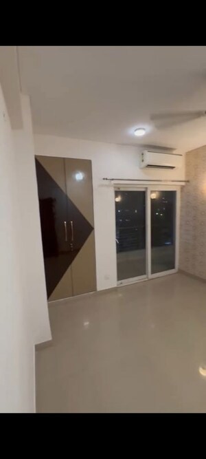 Room in 3.5 BHK Apartment at Spaze Privy AT4, Sector 84 – for Rent