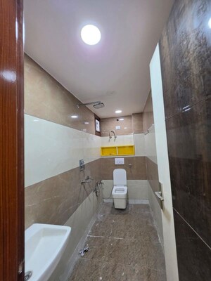 Attached Bathroom in 3 BHK Builder Floor at Dwarka Mor – for Rent