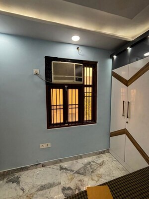  3 BHK Builder Floor at Mohan Garden – for Rent