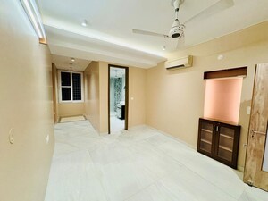 Room in 3 BHK Apartment at Vasant Kunj – for Rent
