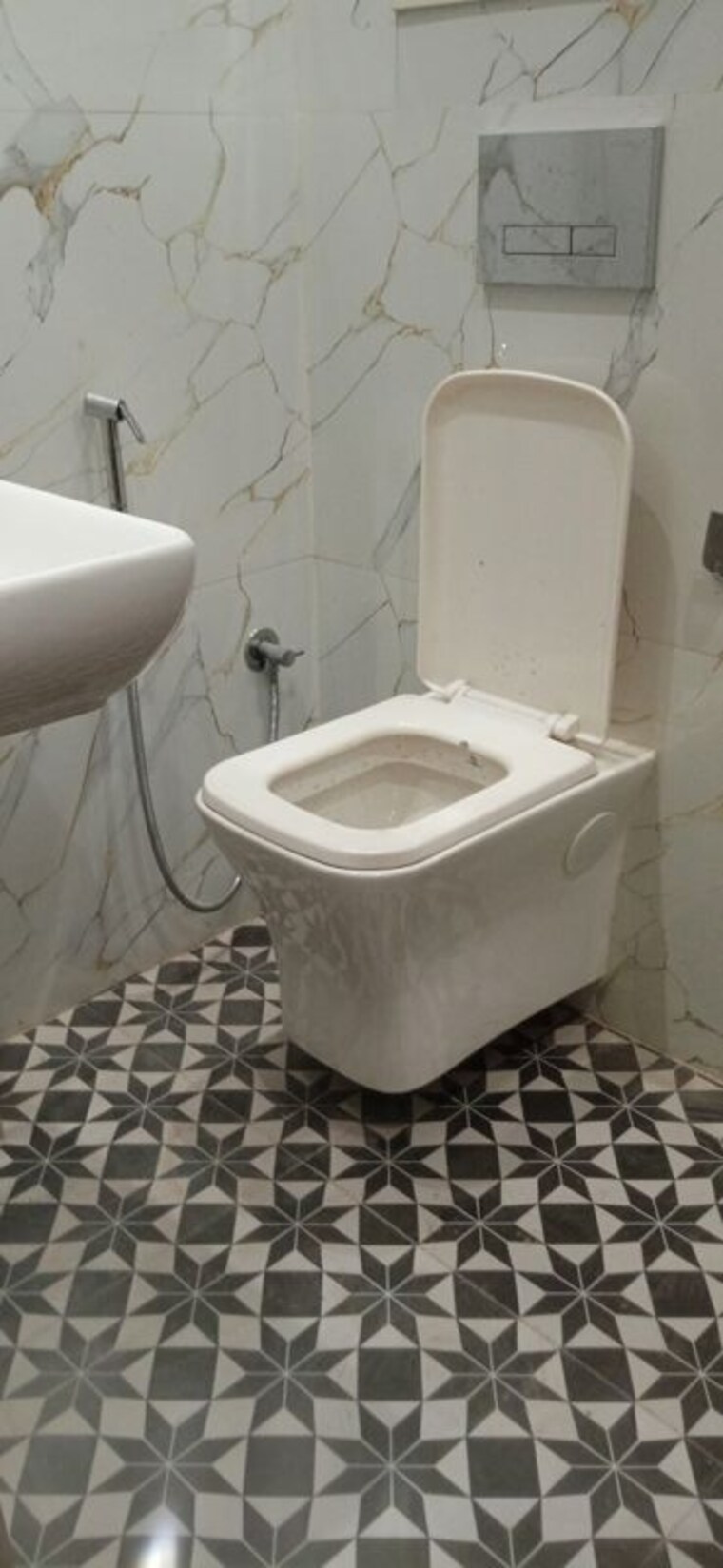 Bathroom, palam extension 3 Bedroom 1000 Sq.Ft. Builder Floor In Palam Extension Delhi 10759345