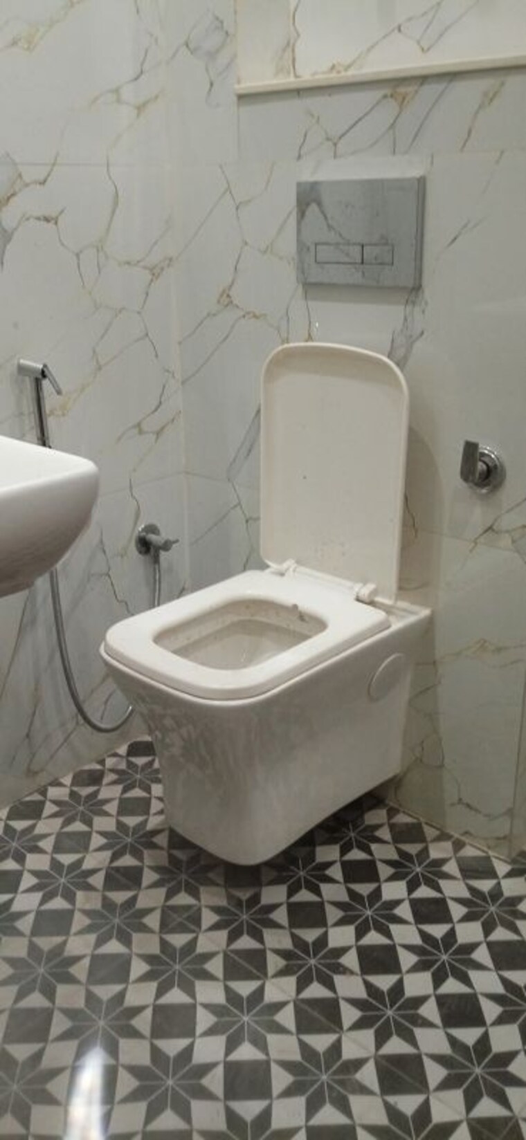 Bathroom, palam extension 3 Bedroom 1000 Sq.Ft. Builder Floor In Palam Extension Delhi 10759345