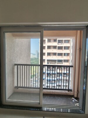 Room in 2 BHK Apartment at Raunak Residency Thane, Pokhran Road No One – for Rent