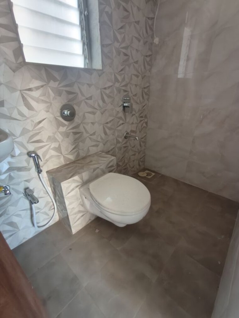 Bathroom, raunak-residency-thane 2 Bedroom 590 Sq.Ft. Apartment In Pokhran Road No One Thane 10759354