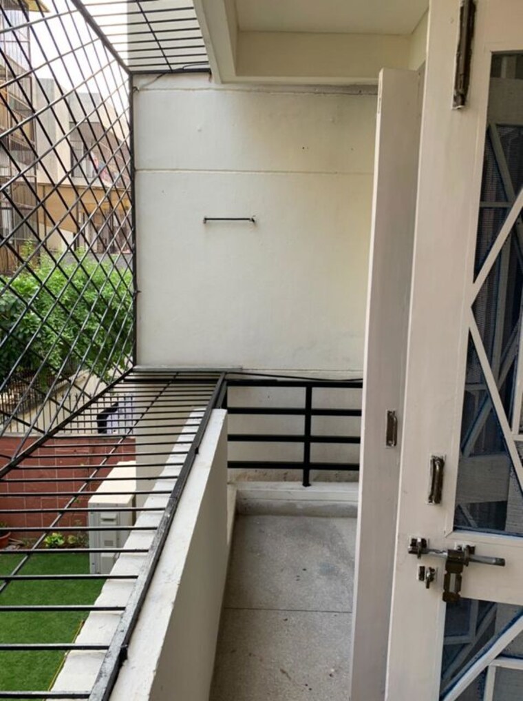 Balcony, unitech-south-city-ii 3 Bedroom 1802 Sq.Ft. Builder Floor In Sector 50 Gurgaon 10759395