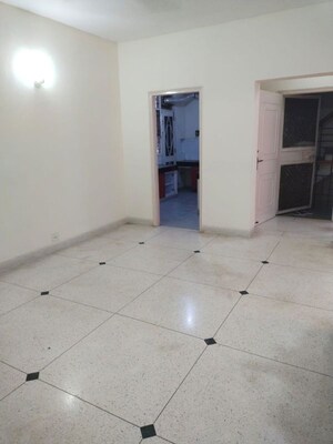 Room in 3 BHK Builder Floor at Unitech South City II, Sector 50 – for Rent