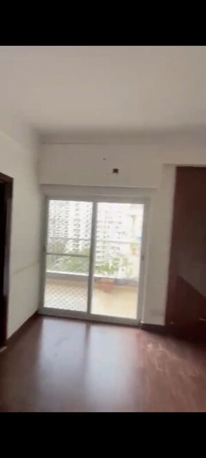 Room in 3 BHK Apartment at VVIP Addresses, Raj Nagar Extension – for Rent