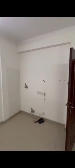 Furnished Amenities in 3 BHK Apartment at VVIP Addresses, Raj Nagar Extension – for Rent