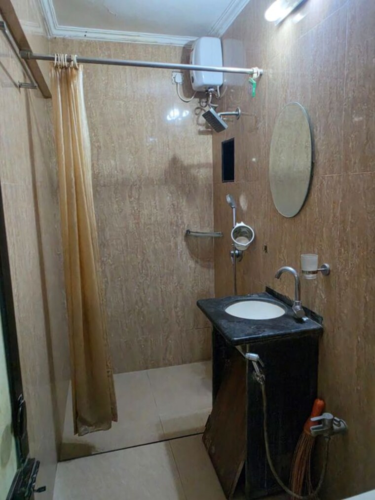 Bathroom, shapoorji-pallonji-vicinia 3 Bedroom 1015 Sq.Ft. Apartment In Powai Mumbai 10759511