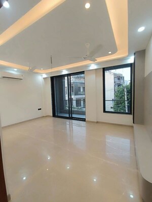 Room in 3 BHK Apartment at Lokhandwala Infrastructure Minerva, Mahalaxmi – for Rent