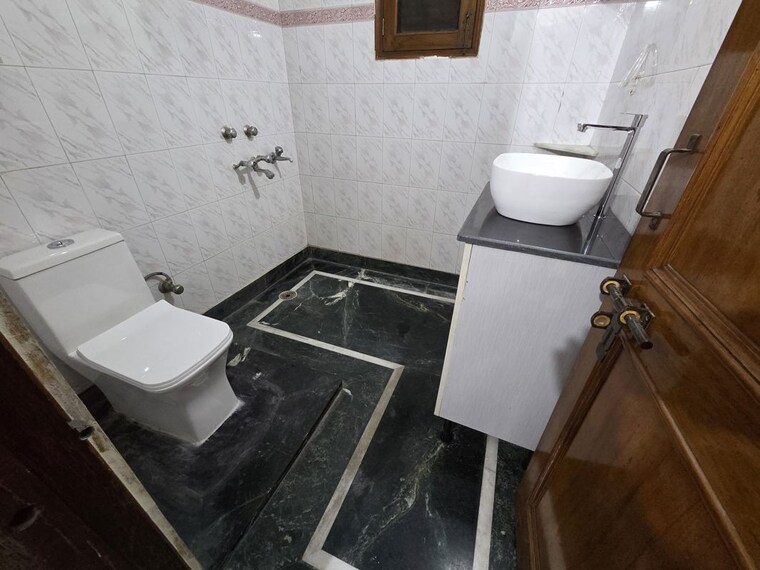 Team Area, sector 15 2.5 Bedroom 1800 Sq.Ft. Builder Floor In Sector 15 Gurgaon 10759510