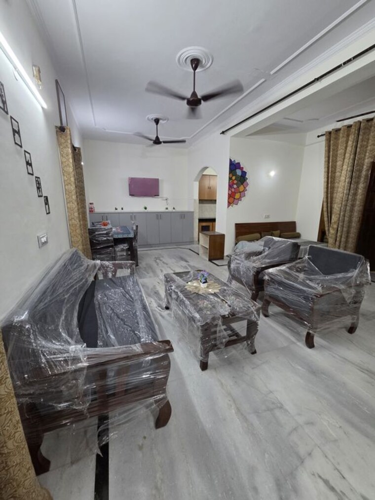 Team Area, sector 15 2.5 Bedroom 1800 Sq.Ft. Builder Floor In Sector 15 Gurgaon 10759510