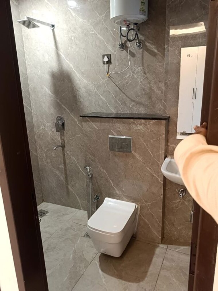 Bathroom, sector 52 3.5 Bedroom 2300 Sq.Ft. Builder Floor In Sector 52 Gurgaon 10759474