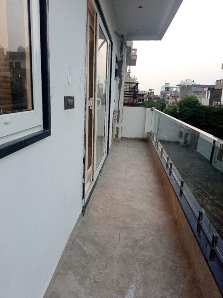 Balcony, sector 52 3.5 Bedroom 2300 Sq.Ft. Builder Floor In Sector 52 Gurgaon 10759474