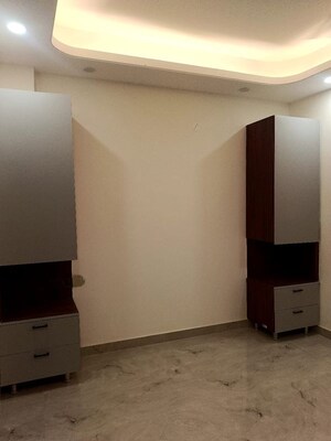 Room in 3.5 BHK Builder Floor at Sector 52 – for Rent