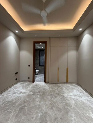 Room in 4 BHK Builder Floor at Greater Kailash – for Rent