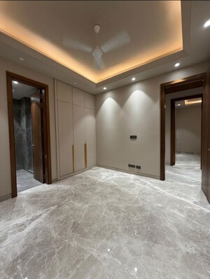 Room in 4 BHK Builder Floor at Greater Kailash – for Rent