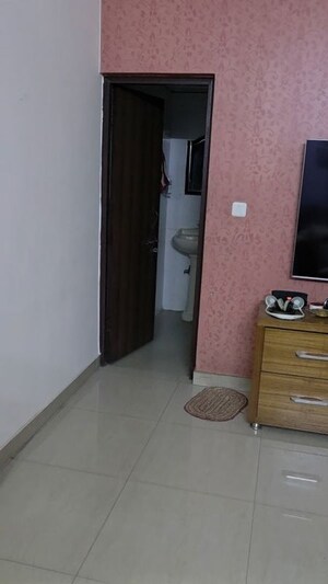 Room in 3 BHK Builder Floor at Sector 10 – for Rent